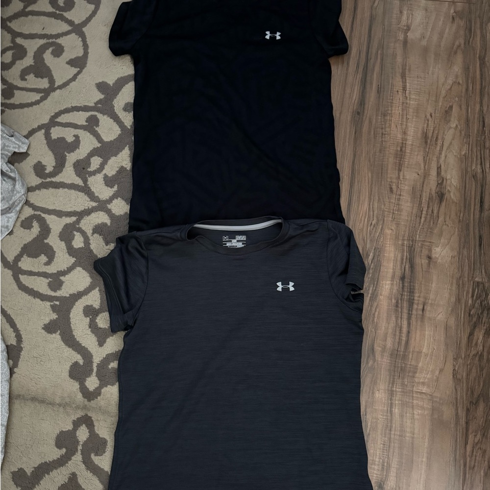 Under Armour Women’s Black and Dark Gray Short Sleeve Tees
